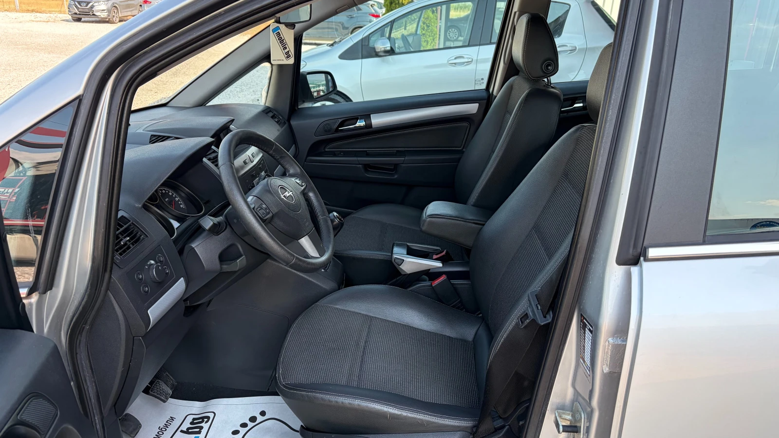 Opel Zafira 1.6i МЕТАН, снимка 7 - Автомобили и джипове - 54831371