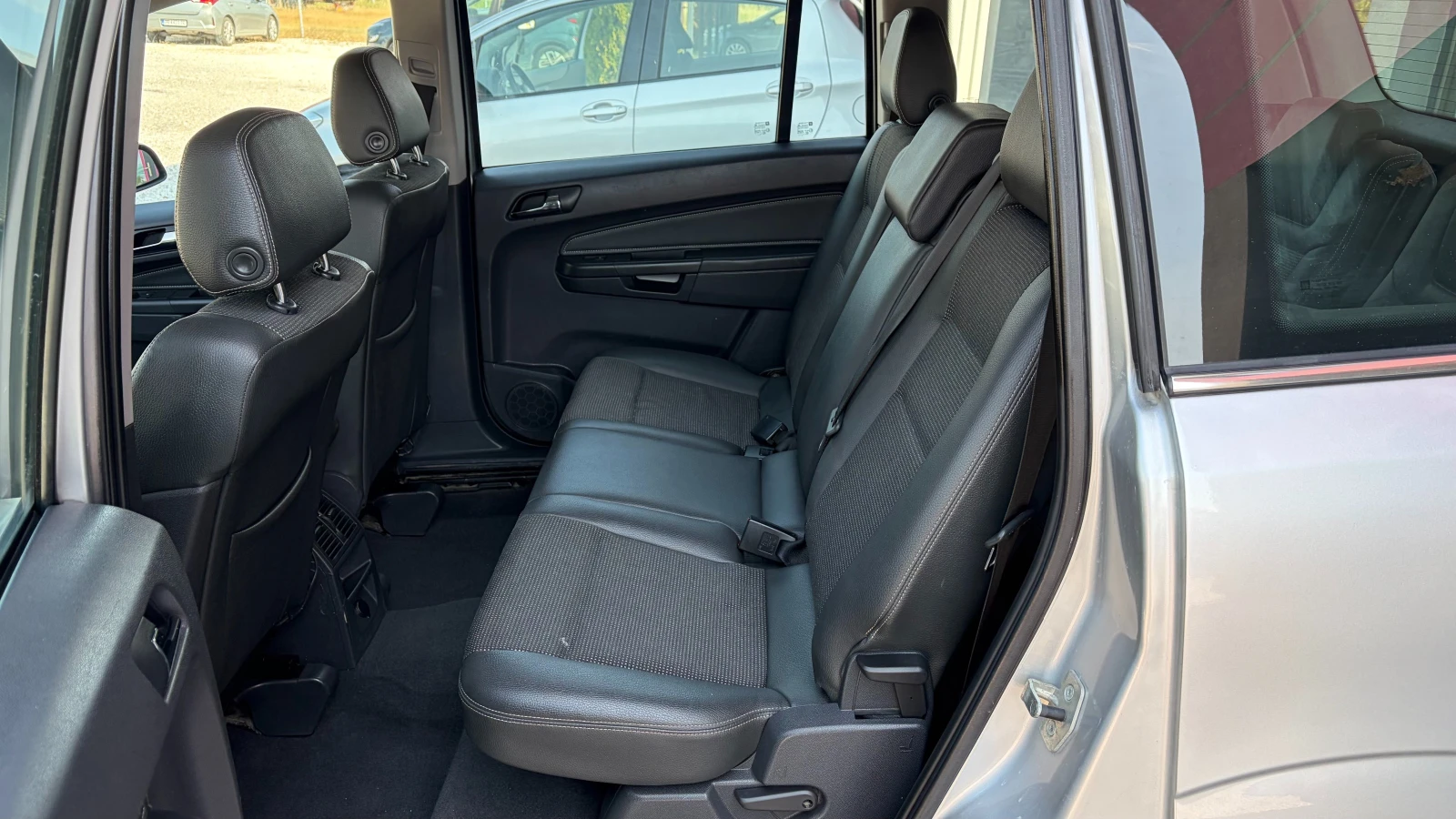 Opel Zafira 1.6i МЕТАН, снимка 9 - Автомобили и джипове - 54831371