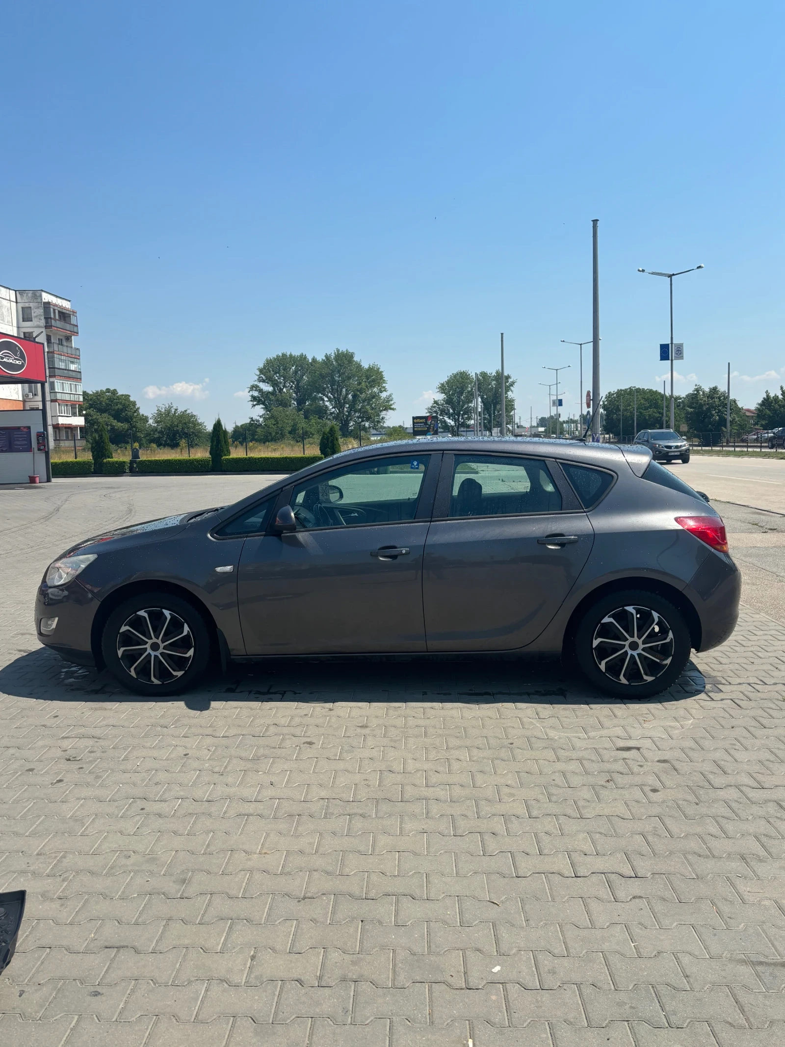 Opel Astra 1.6i, снимка 8 - Автомобили и джипове - 55059572