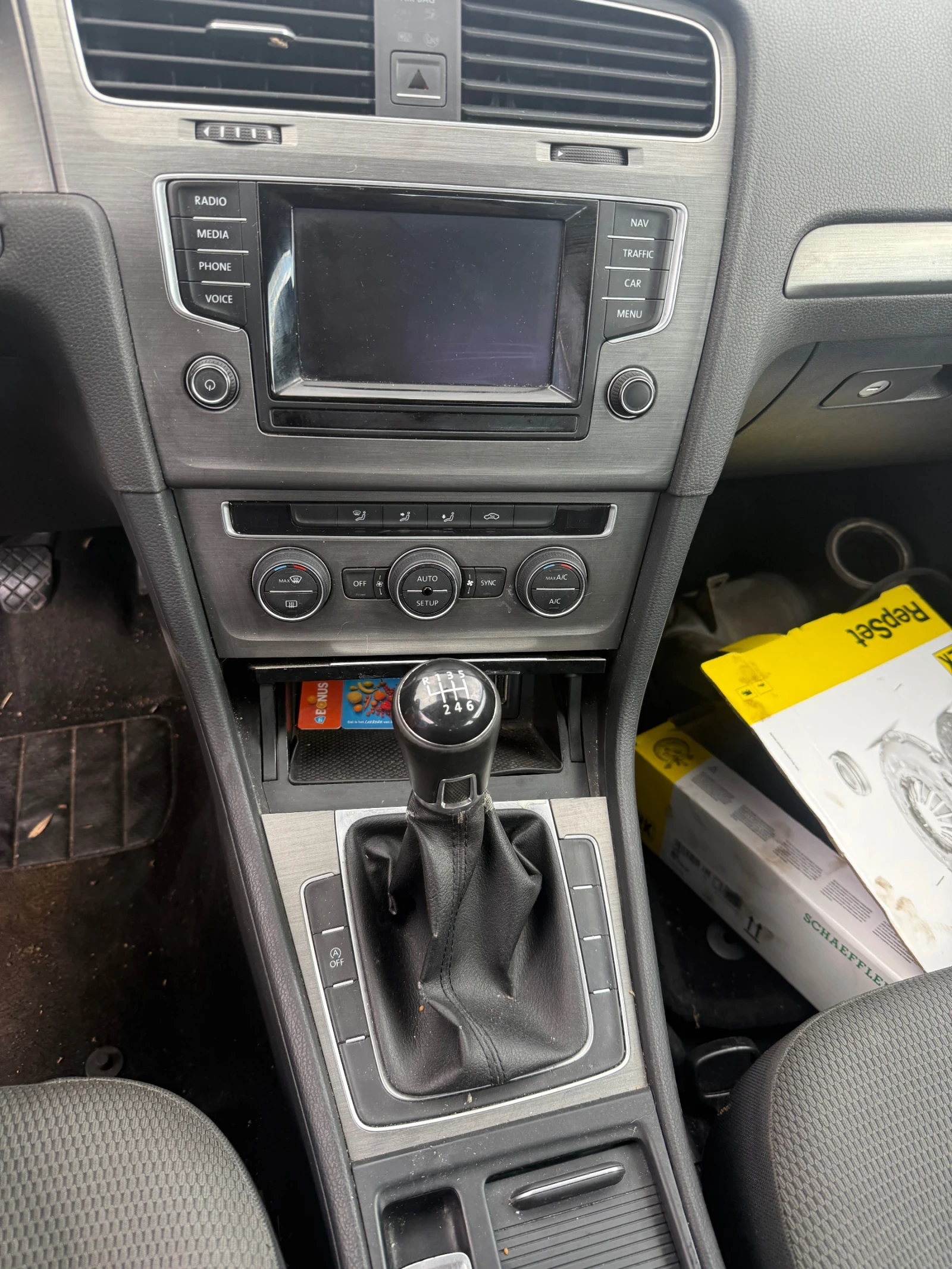VW Golf, снимка 13 - Автомобили и джипове - 56158751