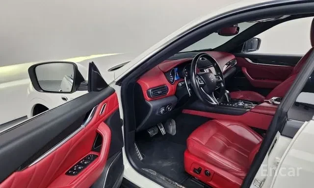 Maserati Levante GranSport, снимка 8 - Автомобили и джипове - 56322594