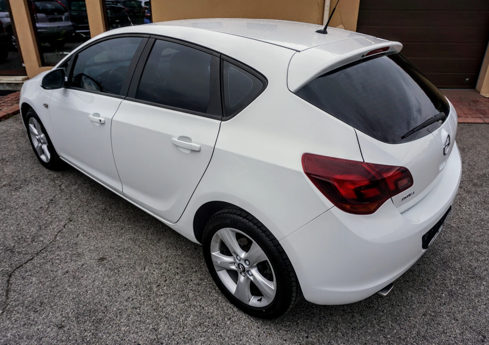 Opel Astra 1.4T COSMO GPL TECH  - изображение 4