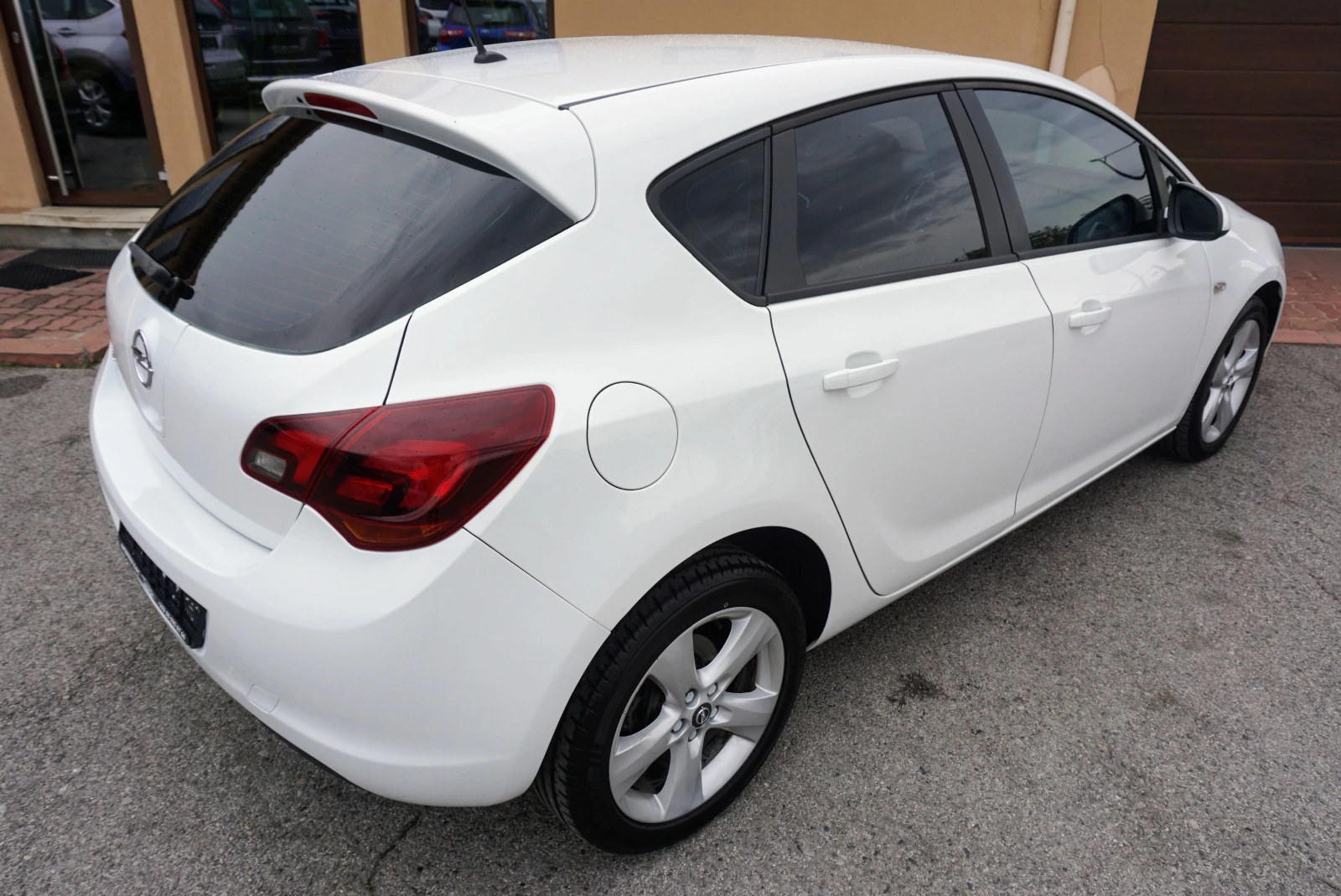 Opel Astra 1.4T COSMO GPL TECH  - изображение 3