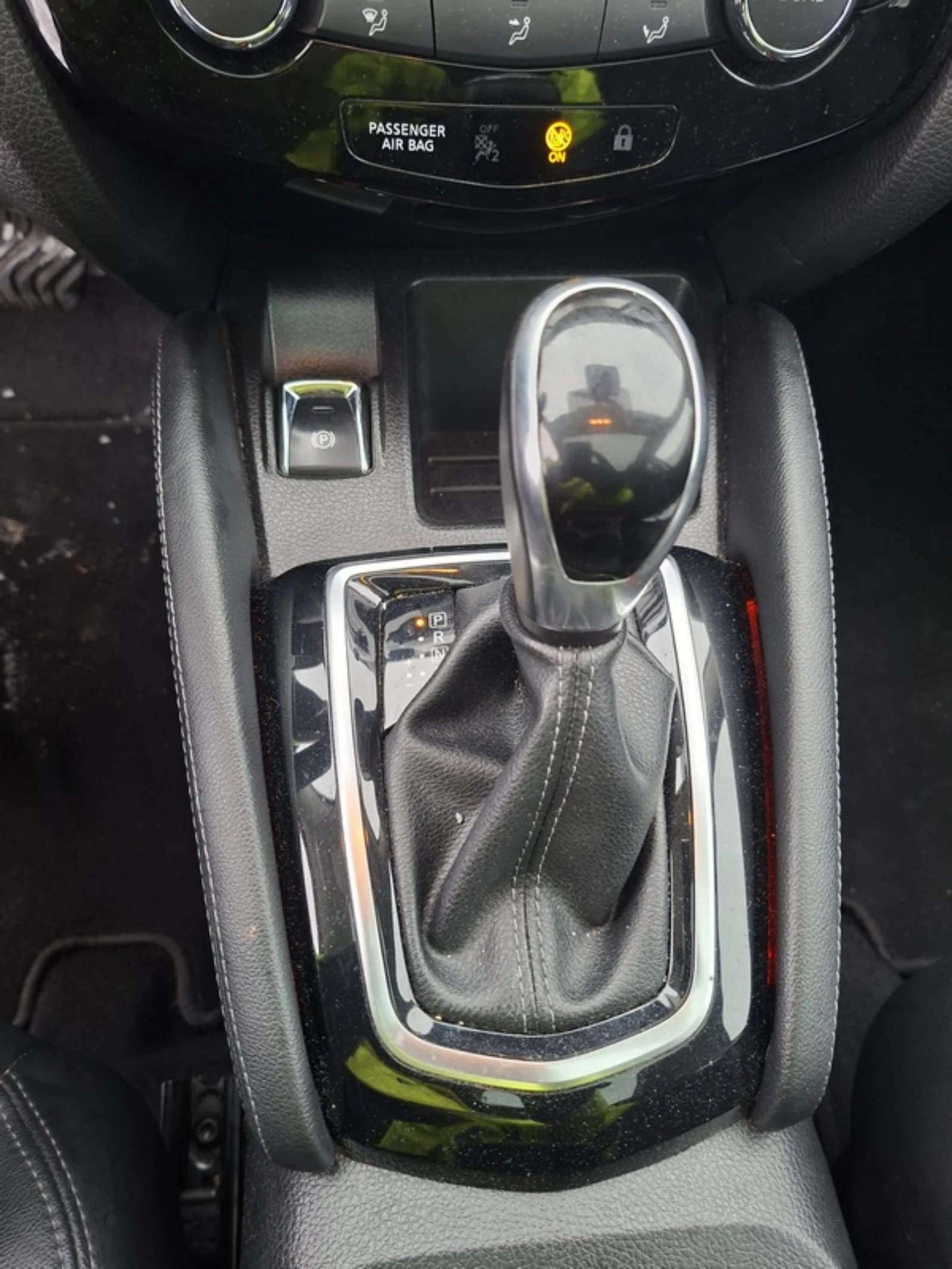 Nissan Qashqai 1.2 DIG-T | Automatic | TOP, снимка 7 - Автомобили и джипове - 53761191