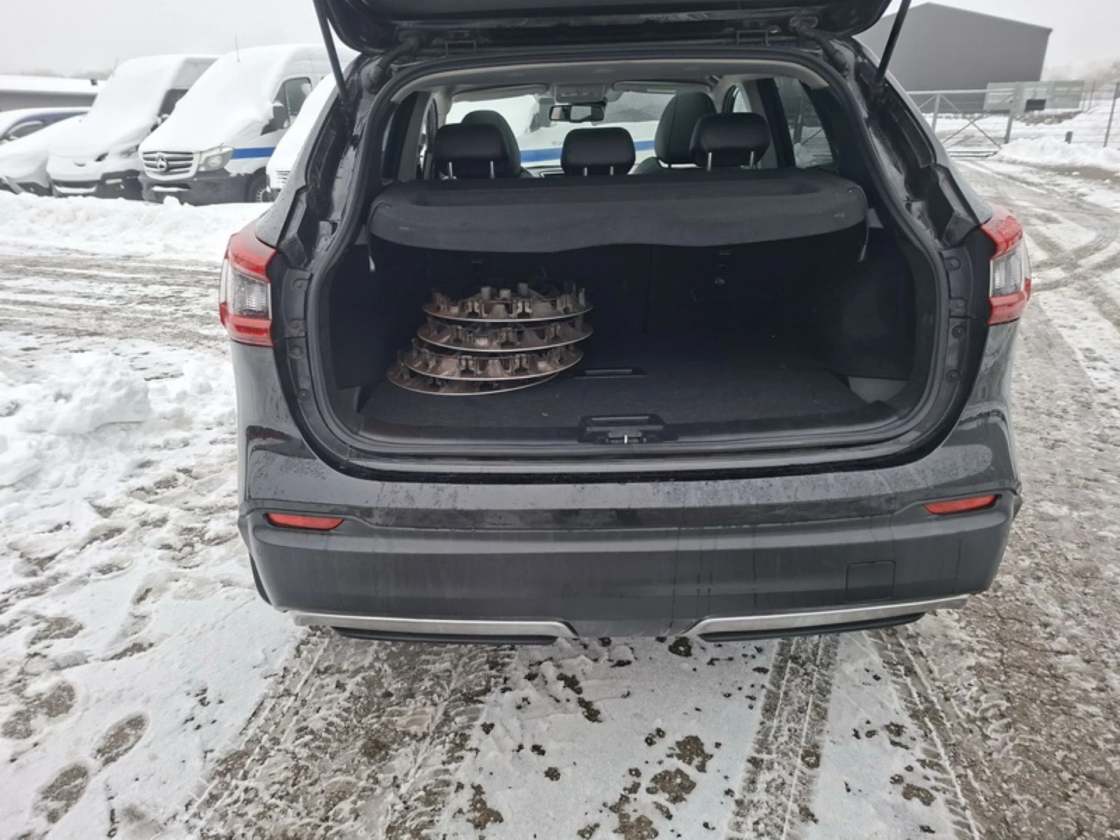 Nissan Qashqai 1.2 DIG-T | Automatic | TOP, снимка 9 - Автомобили и джипове - 53761191