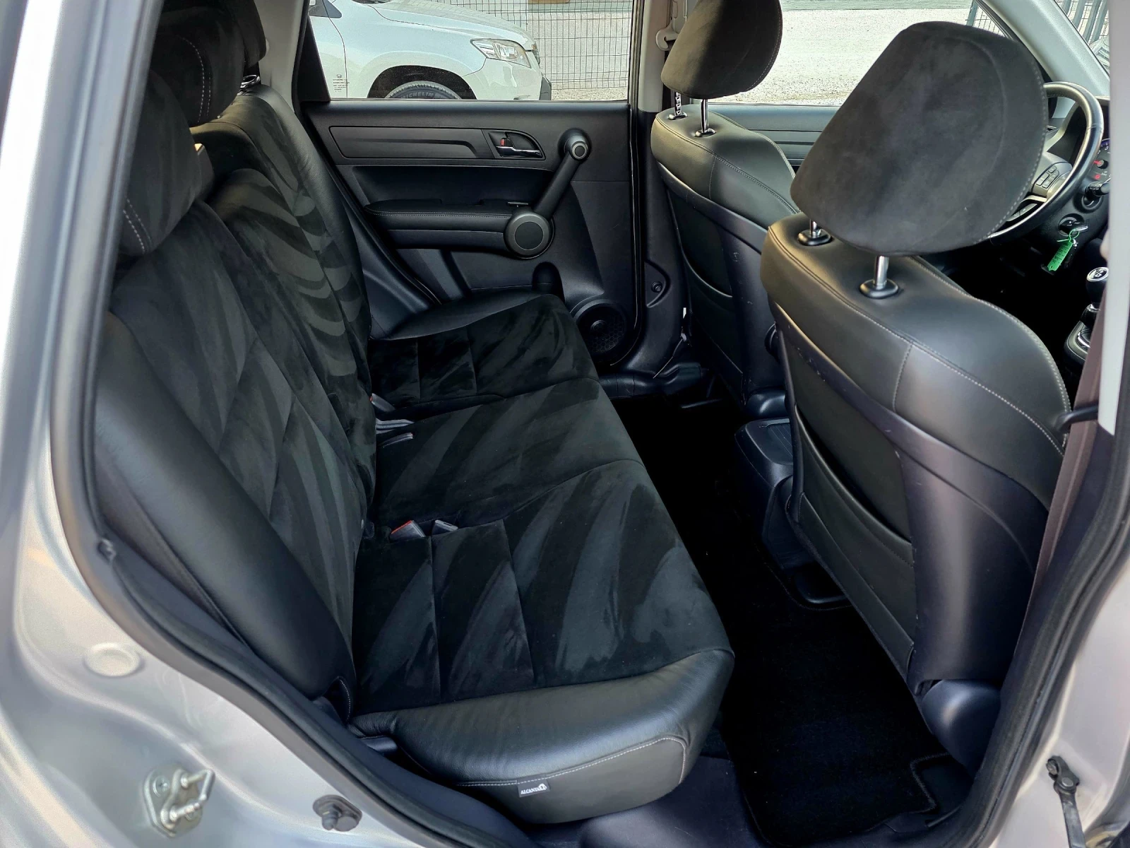 Honda Cr-v FULL SERVICE IN HONDA 100.000км   Алкантара , снимка 10 - Автомобили и джипове - 54723552