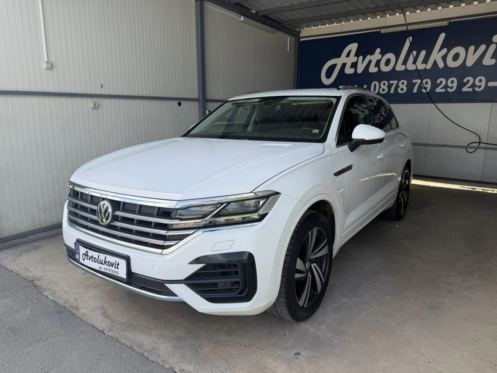 VW Touareg 3.0TDI R-Line, снимка 3 - Автомобили и джипове - 54854792