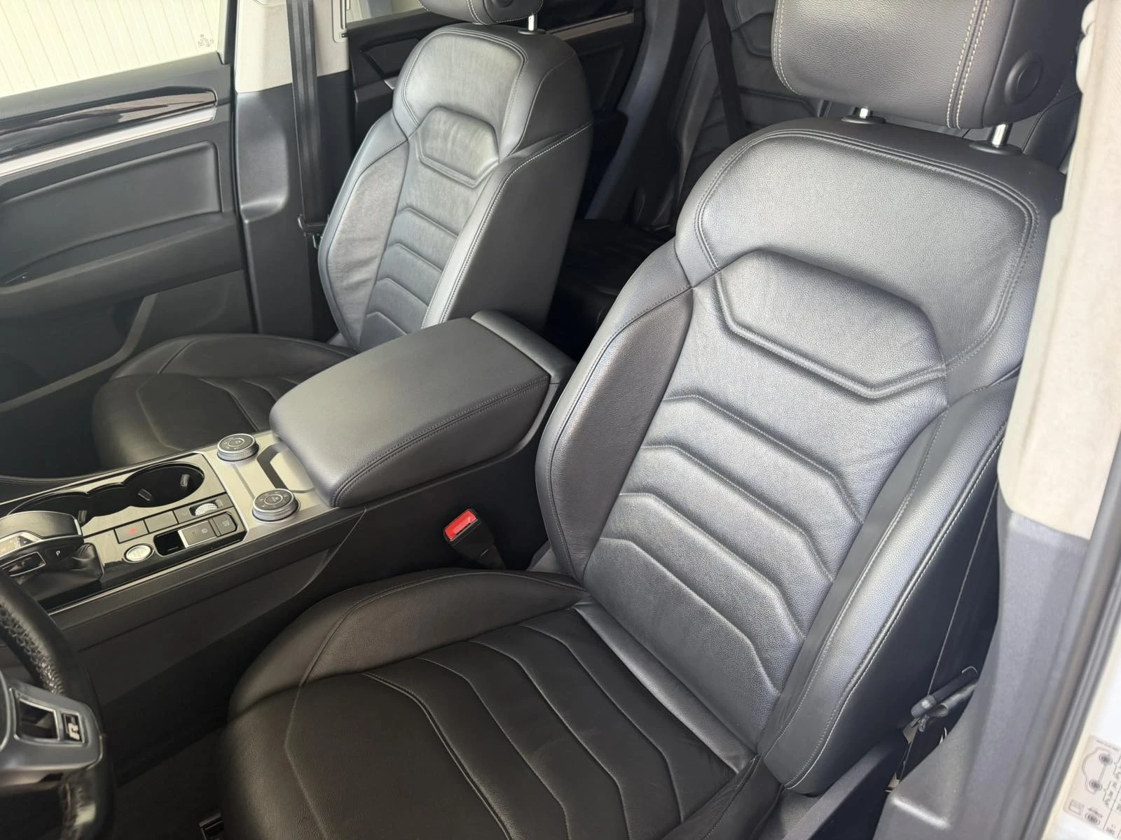 VW Touareg 3.0TDI R-Line, снимка 9 - Автомобили и джипове - 54854792