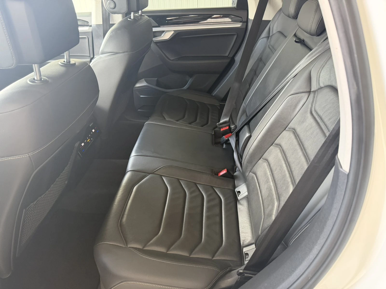 VW Touareg 3.0TDI R-Line, снимка 15 - Автомобили и джипове - 54854792