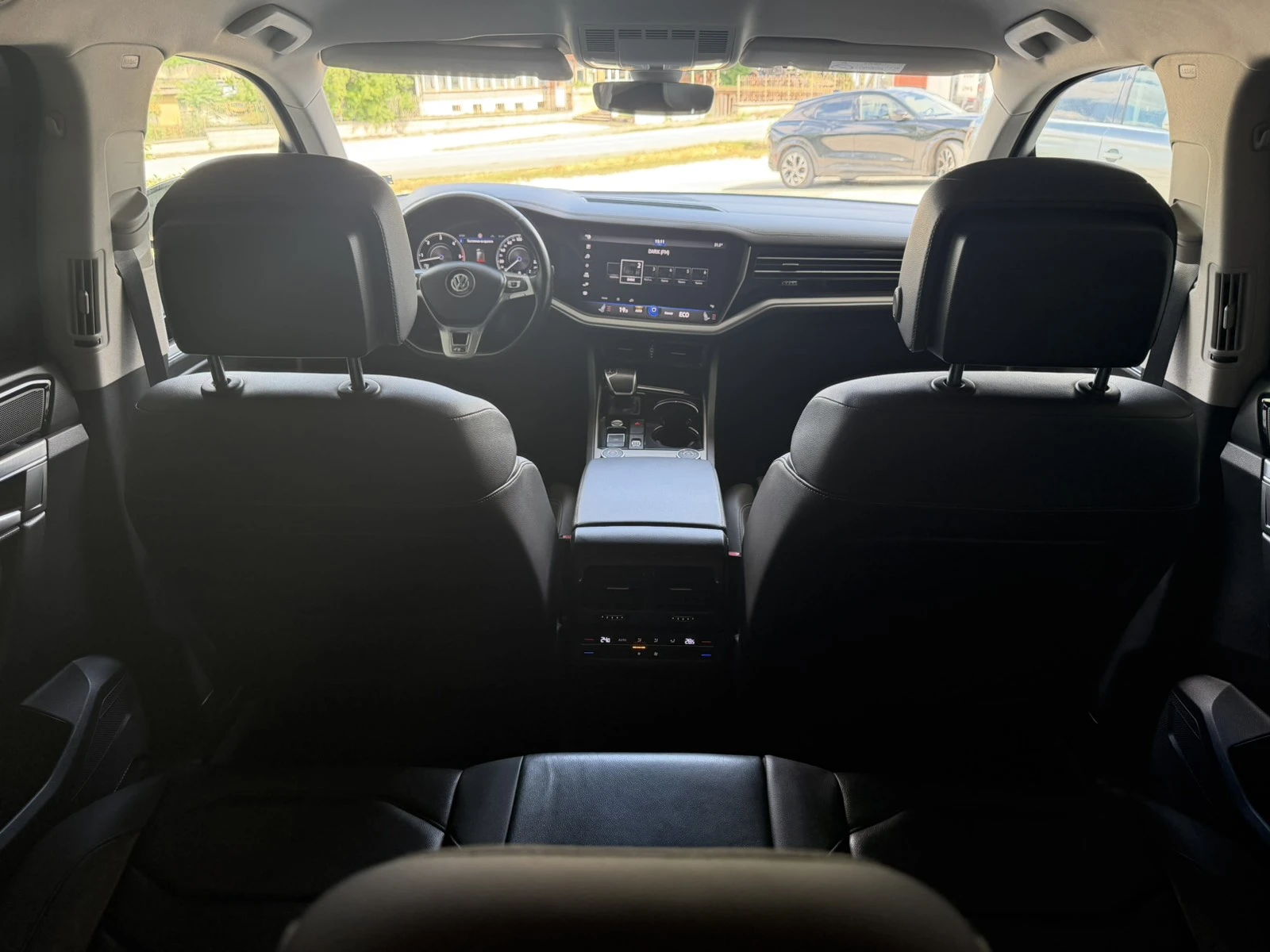 VW Touareg 3.0TDI R-Line, снимка 10 - Автомобили и джипове - 54854792