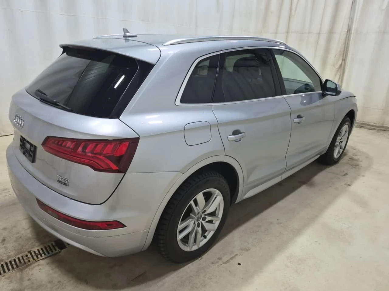 Audi Q5 * KOMFORT * CARFAX * ОПЦИЯ ЗА ФИНАНСИРАНЕ * , снимка 3 - Автомобили и джипове - 55785413