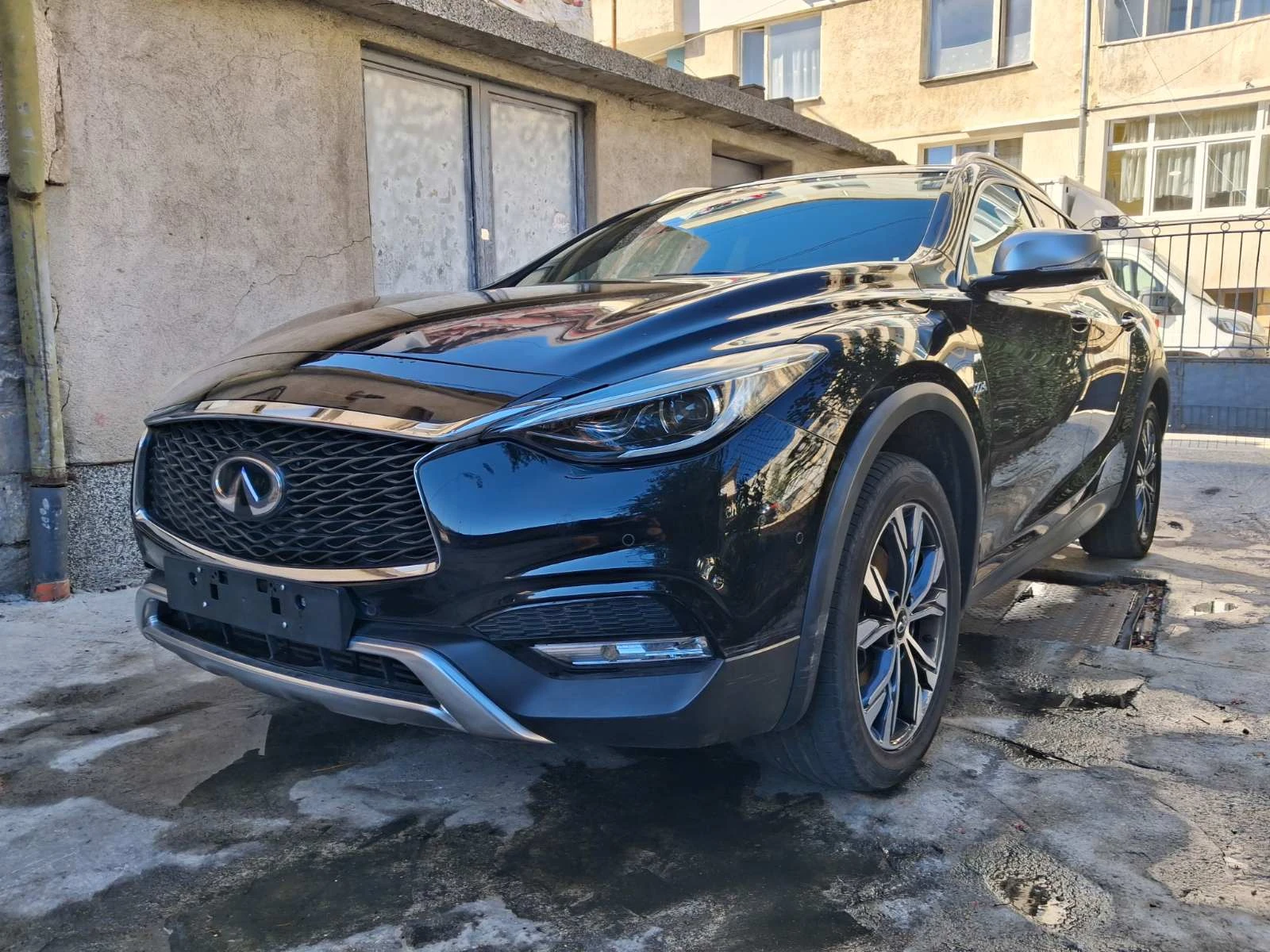 Infiniti QX30 PREMIUM 