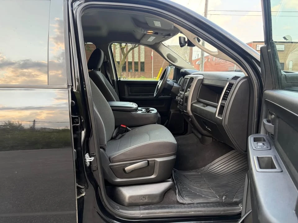 Dodge RAM 1500 / 5.7 HEMI / ЦЕНА ДО БЪЛГАРИЯ С ВСИЧКИ ТАКСИ, снимка 13 - Автомобили и джипове - 56164407