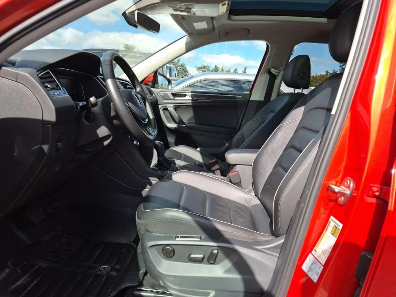 VW Tiguan / HIGHLINE / FULL DIGITAL / PANO / 2 KEYS, снимка 14 - Автомобили и джипове - 56213174