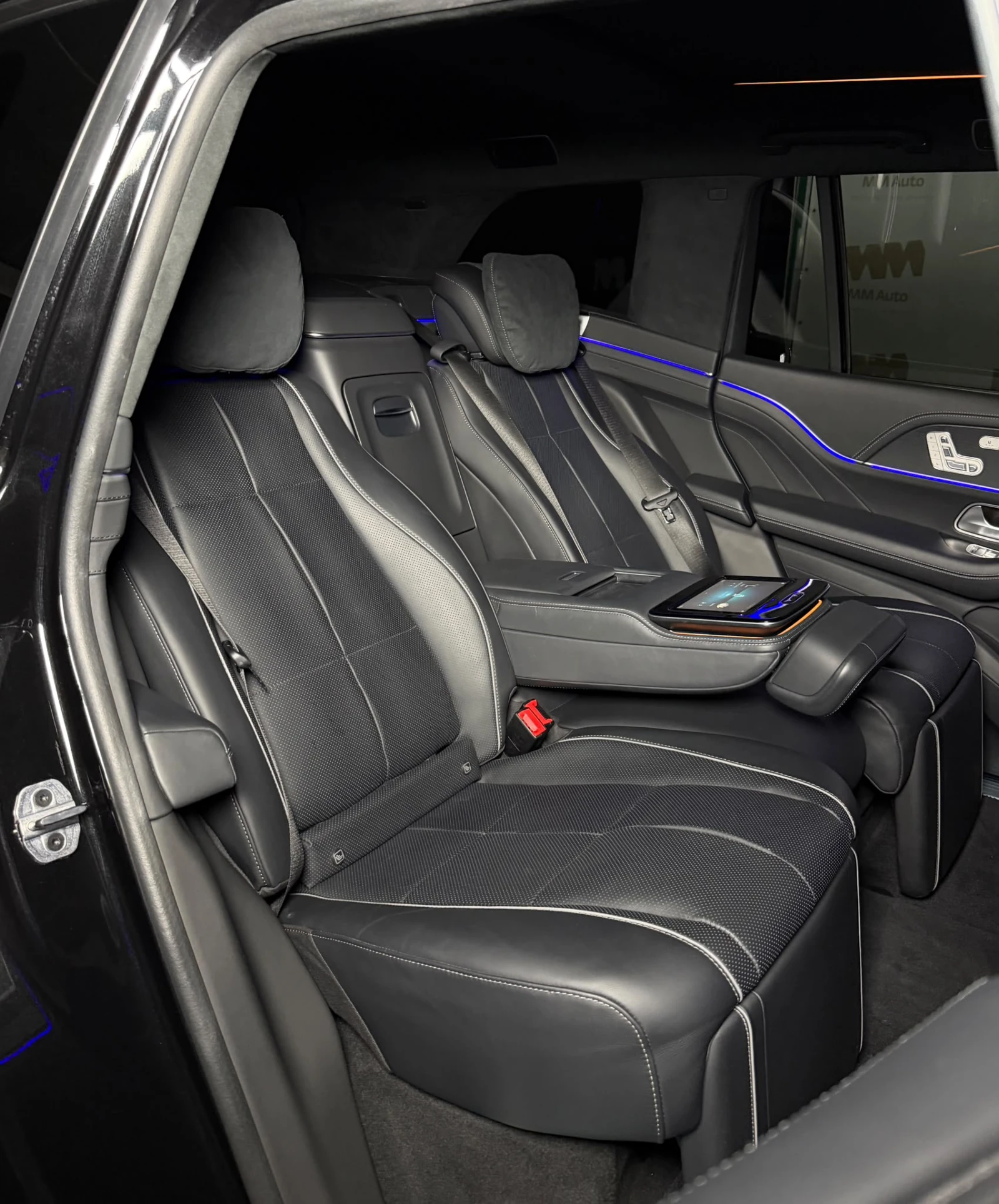 Mercedes-Benz GLS 600 Maybach-Brabus* Carbon* Pano* Burm* HuD, снимка 12 - Автомобили и джипове - 56213731