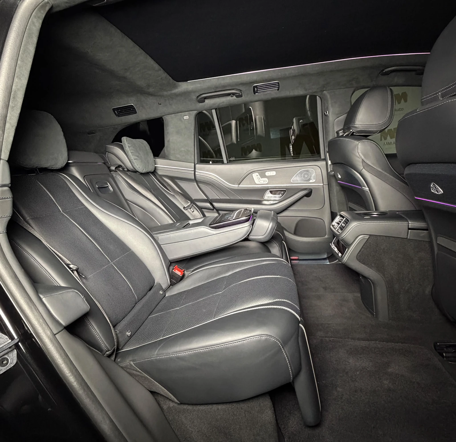 Mercedes-Benz GLS 600 Maybach-Brabus* Carbon* Pano* Burm* HuD, снимка 14 - Автомобили и джипове - 56213731
