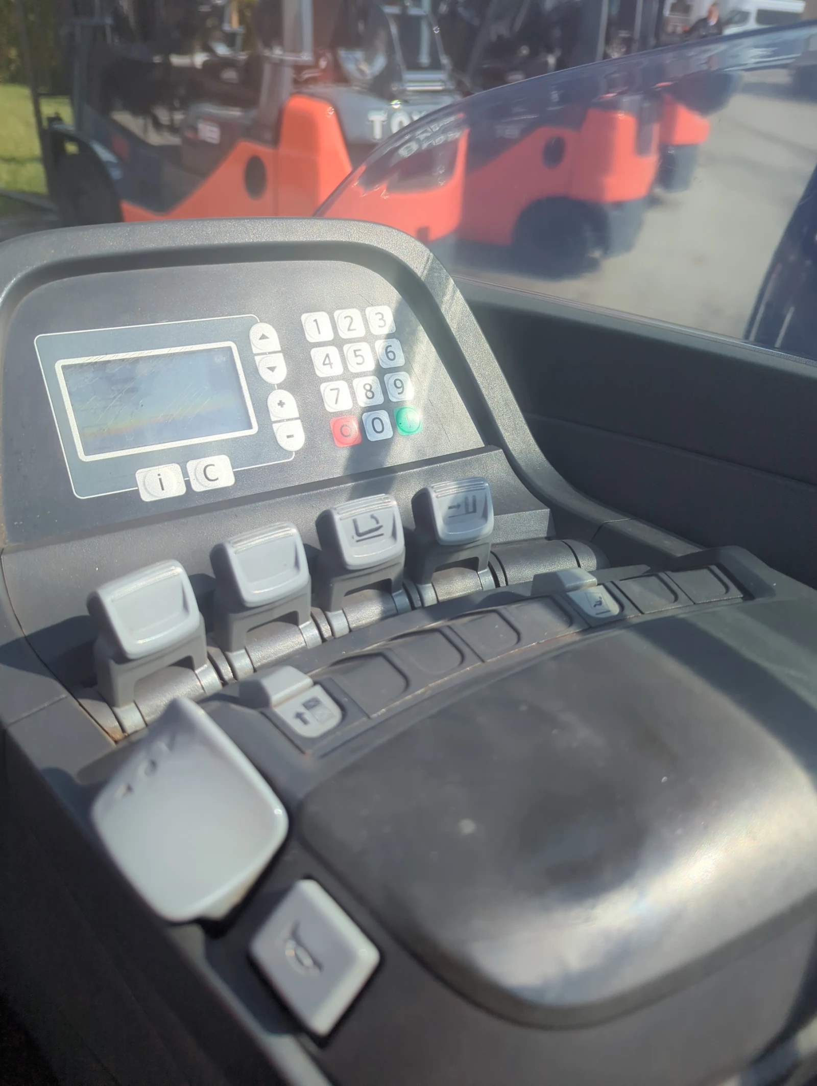 Електрокар Toyota Ричтрак с накланяща се кабина, снимка 11 - Индустриална техника - 53763673