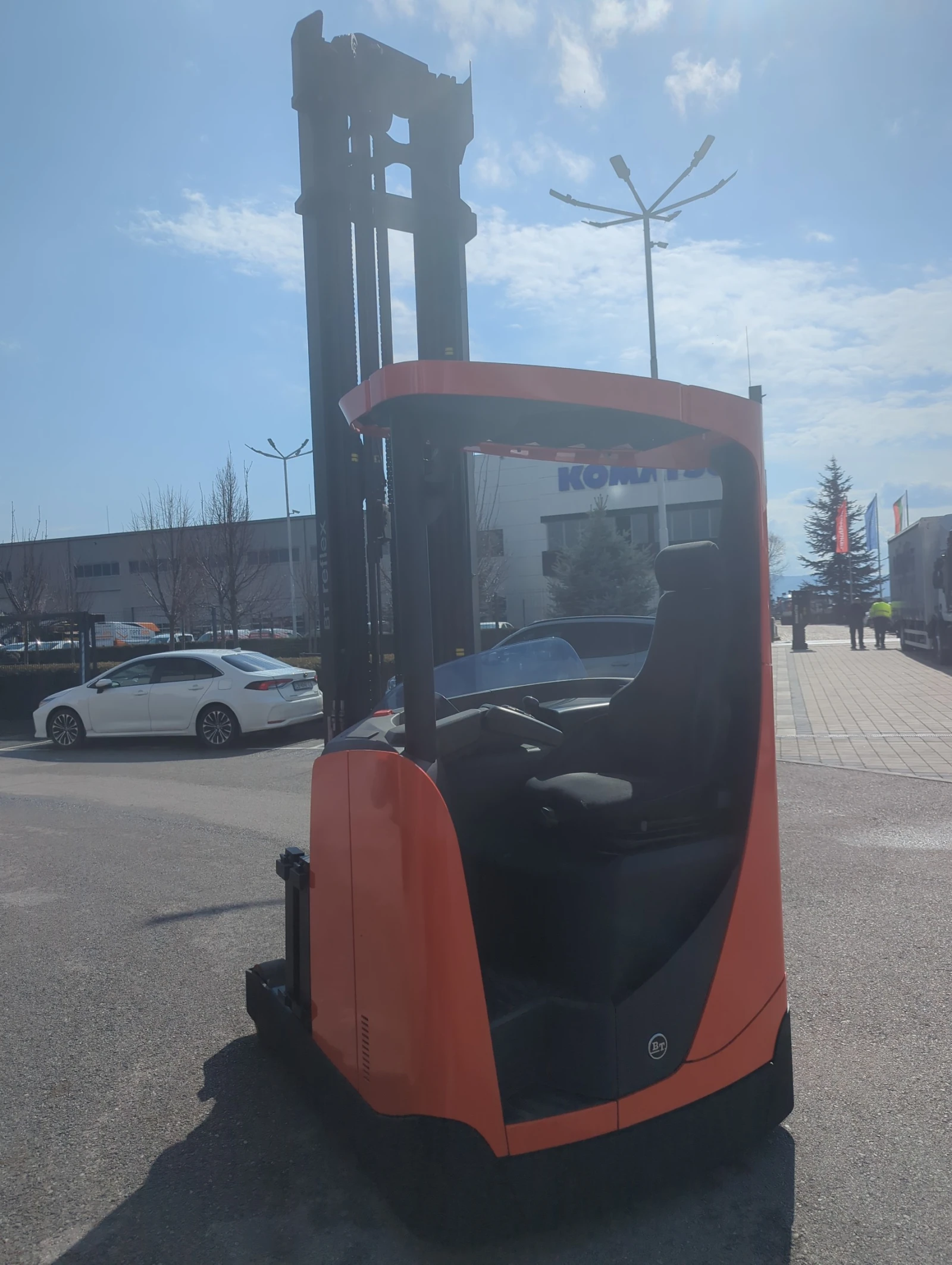 Електрокар Toyota Ричтрак с накланяща се кабина