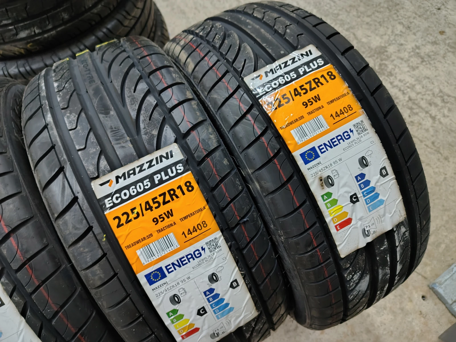 Гуми Летни 225/45R18, снимка 3 - Гуми и джанти - 53747277