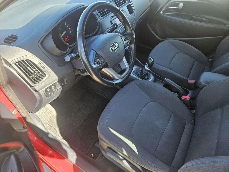 Kia Rio 1.4i SWISS EDITION 90000км!!, снимка 8 - Автомобили и джипове - 47445741