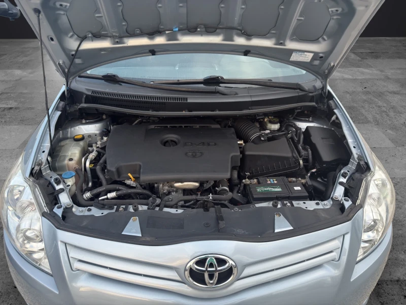 Toyota Auris 2.0 D4D 126кс, снимка 15 - Автомобили и джипове - 49508759