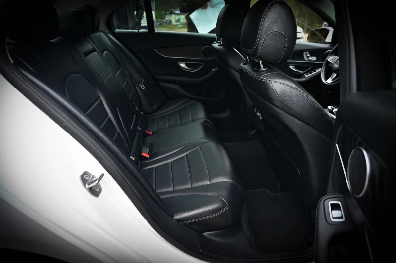 Mercedes-Benz C 300 Distronic/Camera, снимка 12 - Автомобили и джипове - 51951263