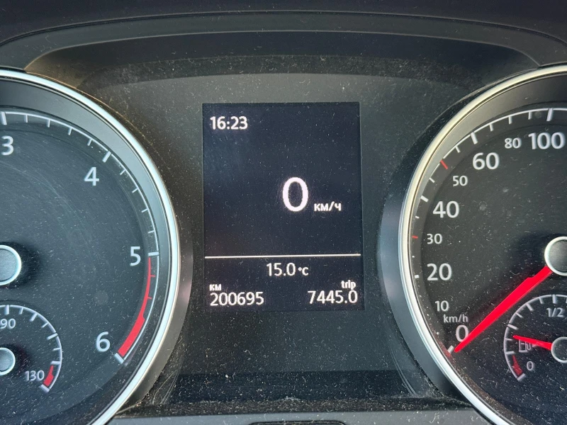 VW Golf VII 1.6 TDI, снимка 9 - Автомобили и джипове - 52810929