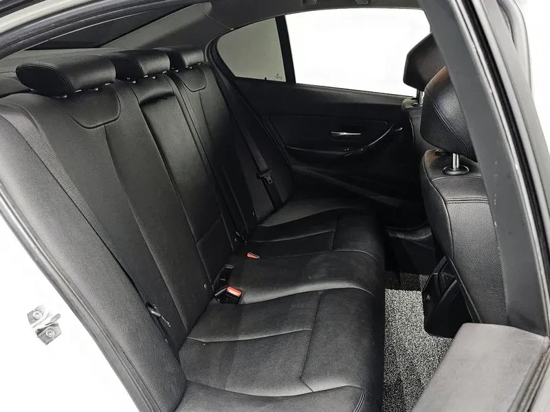 BMW 320 d, снимка 12 - Автомобили и джипове - 54593039