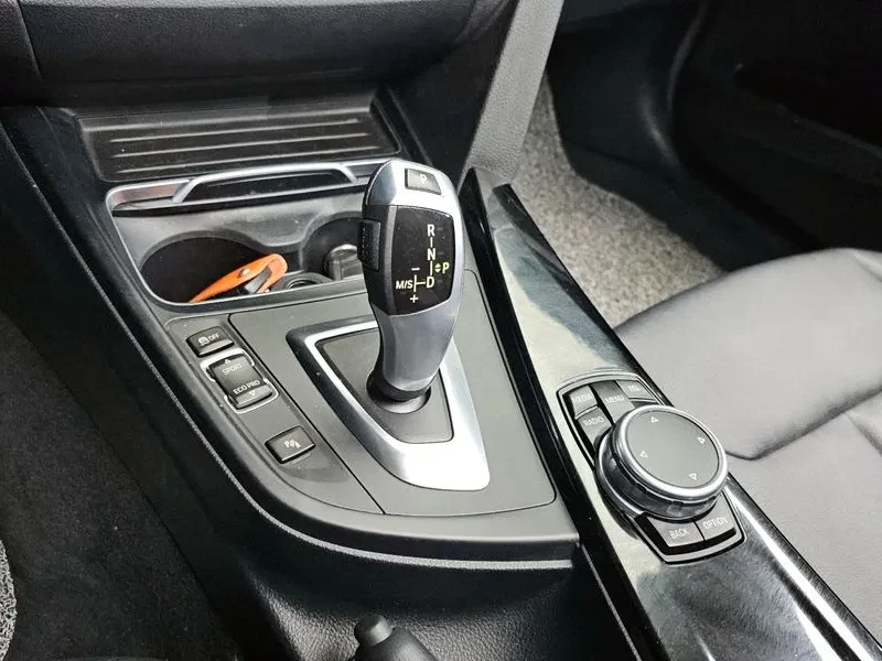 BMW 320 d, снимка 9 - Автомобили и джипове - 54593039
