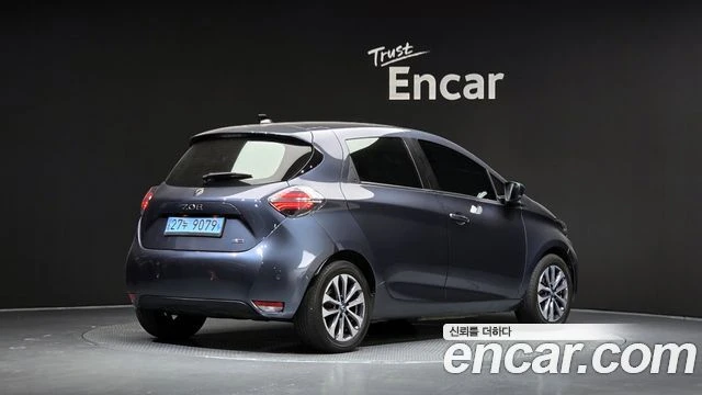 Renault Zoe, снимка 2 - Автомобили и джипове - 56390501