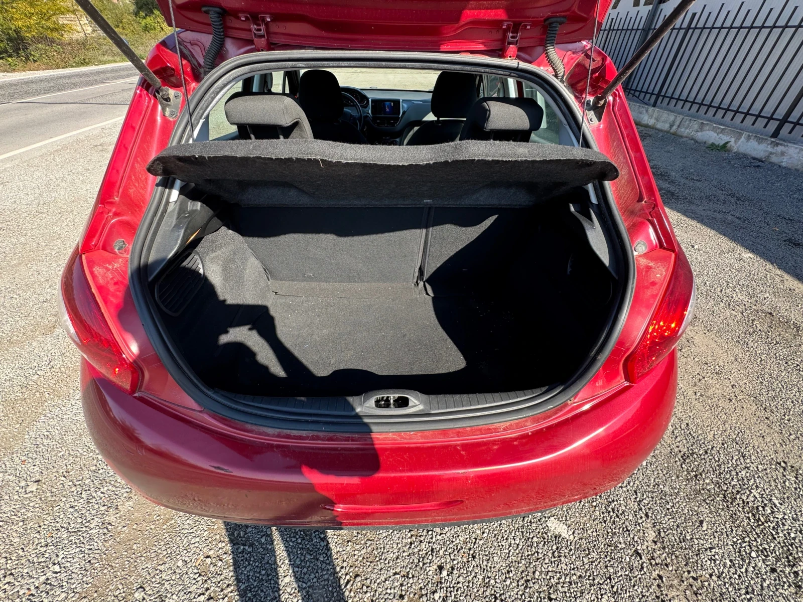 Peugeot 208 1.0iZM01, снимка 13 - Автомобили и джипове - 53538779