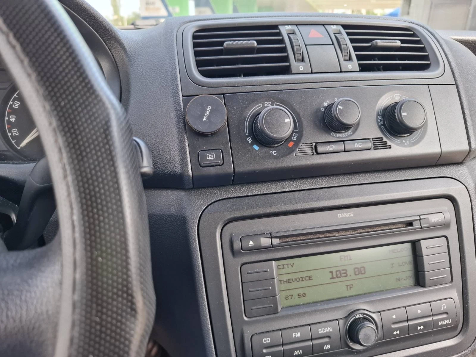 Skoda Fabia 1.2 petrol 69 hp MT5 - изображение 8