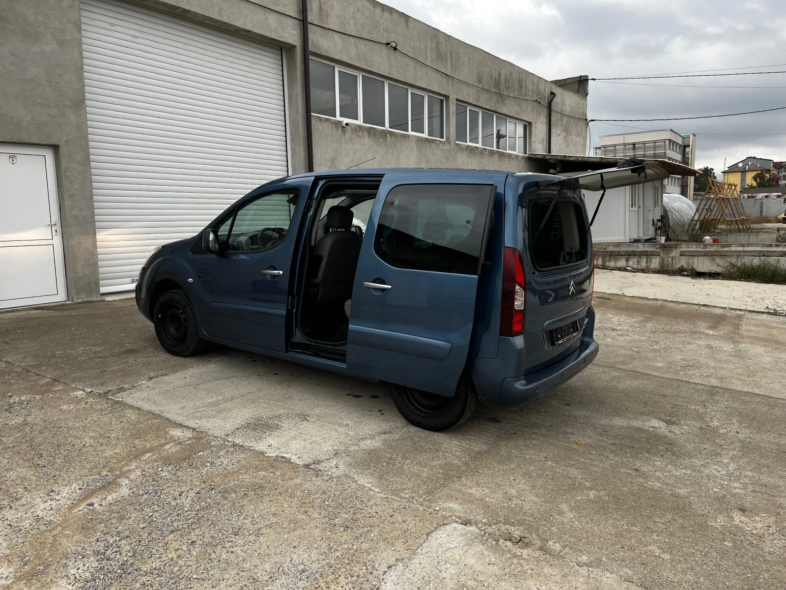 Citroen Berlingo Multispace PureTech HOBBY edition - изображение 4