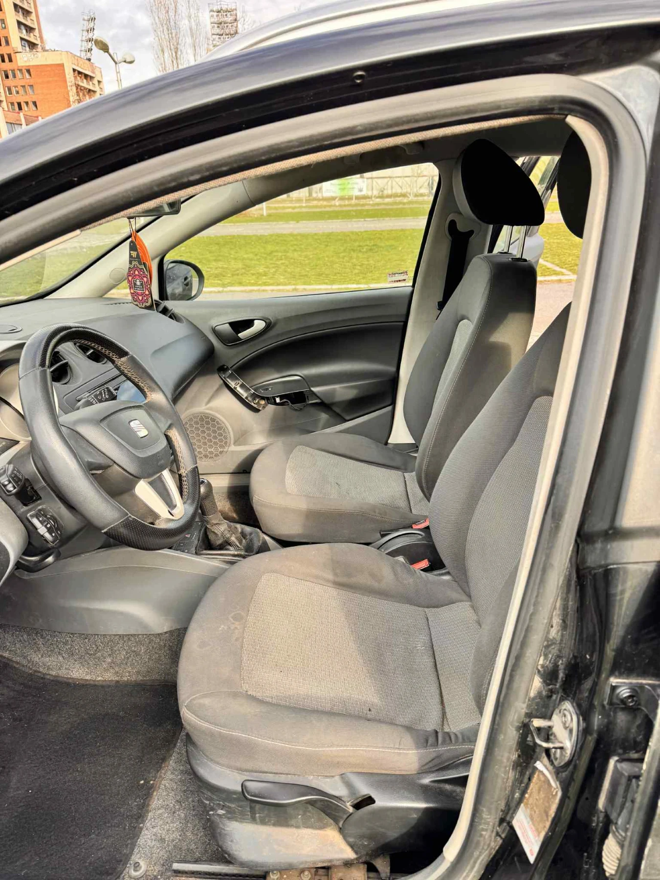 Seat Ibiza Комби, снимка 11 - Автомобили и джипове - 53990669