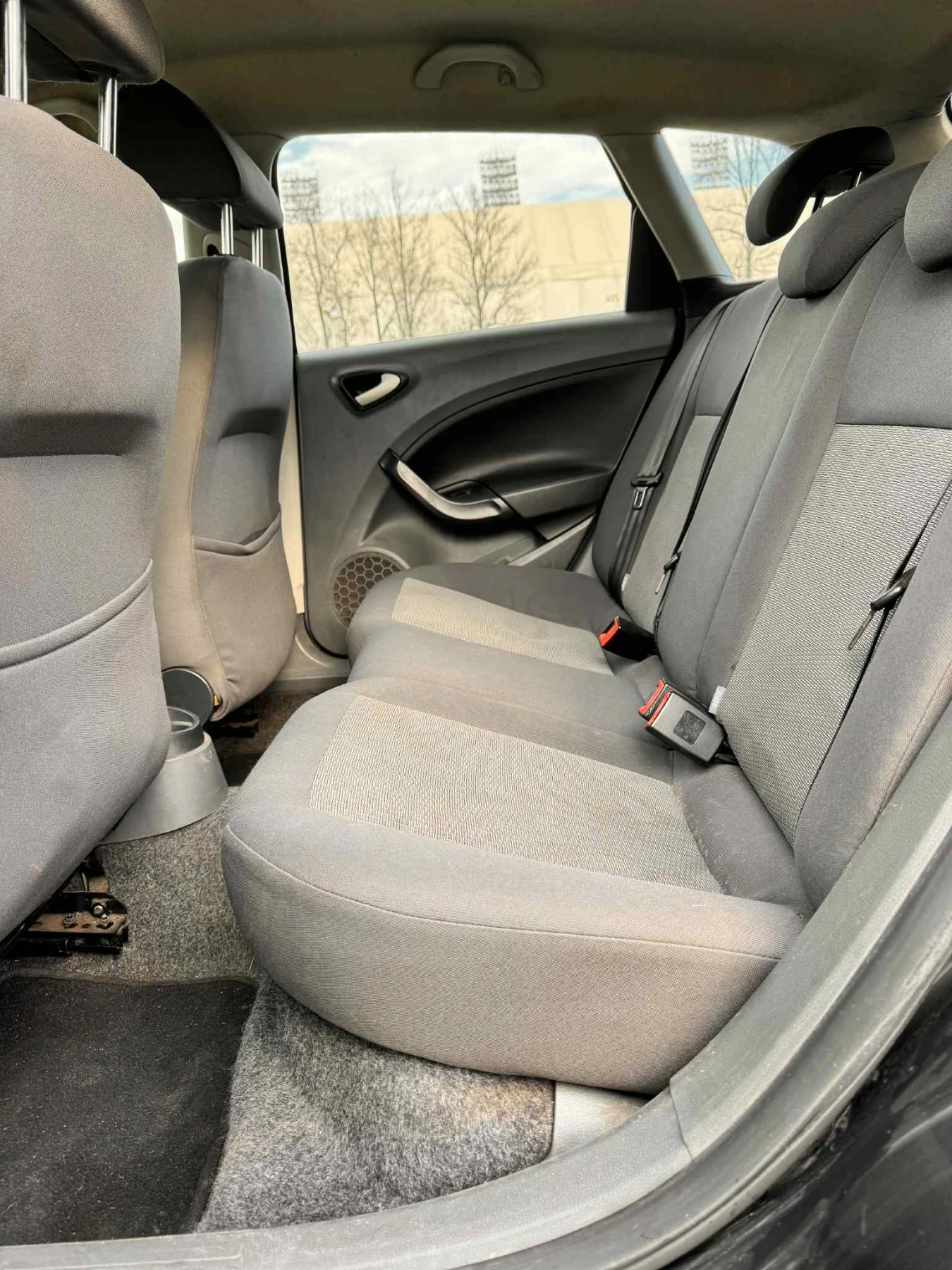 Seat Ibiza Комби, снимка 12 - Автомобили и джипове - 53990669