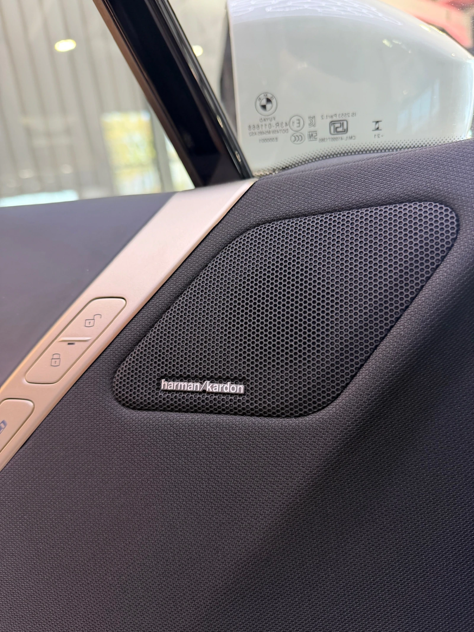 BMW iX 40 xDrive * HARMAN/KARDON* HEAD UP * M PACKET* 360, снимка 12 - Автомобили и джипове - 54345700