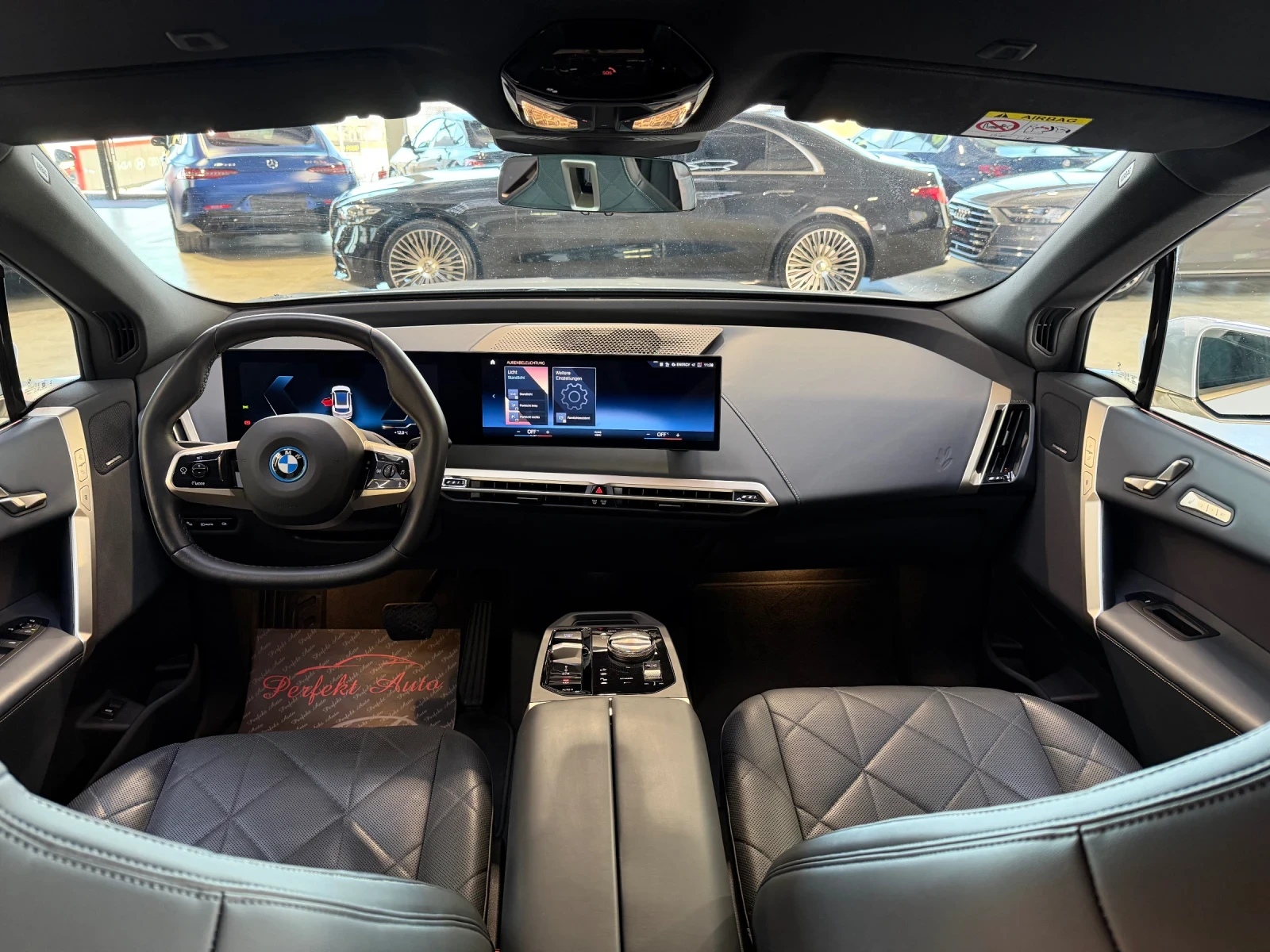 BMW iX 40 xDrive * HARMAN/KARDON* HEAD UP * M PACKET* 360, снимка 5 - Автомобили и джипове - 54345700