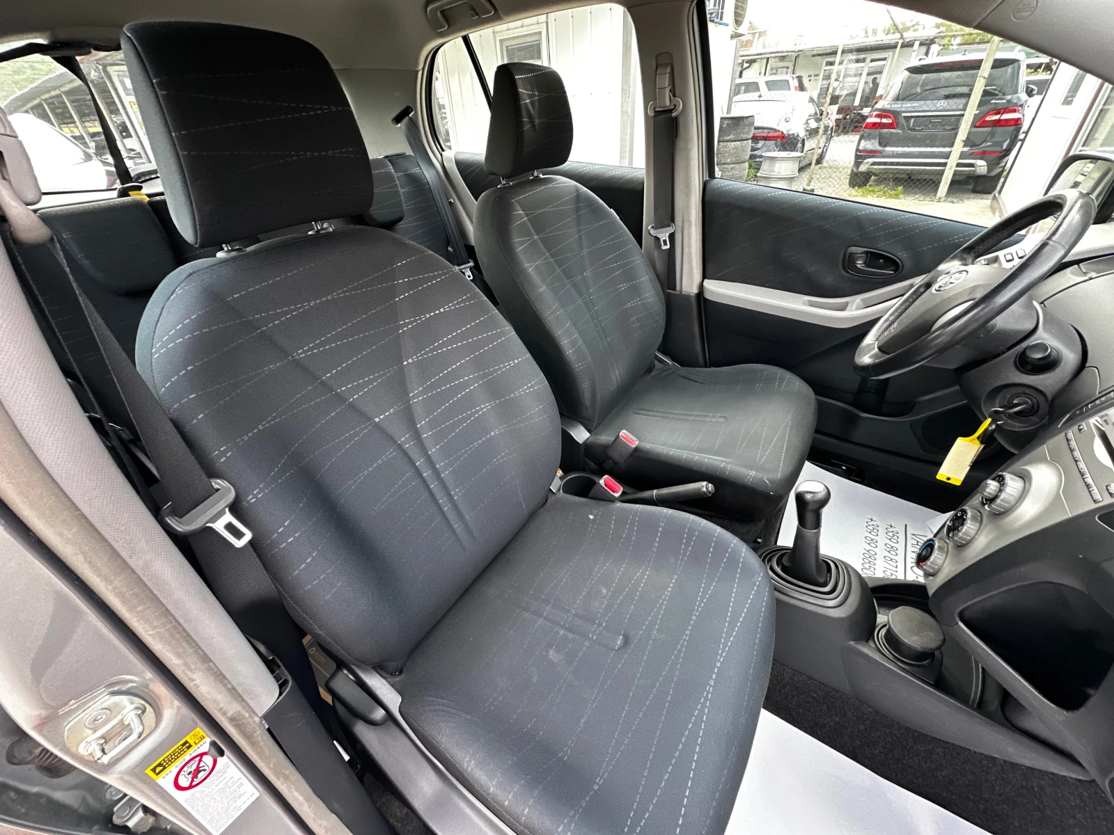 Toyota Yaris 1.3i 87к.с, снимка 7 - Автомобили и джипове - 55215323