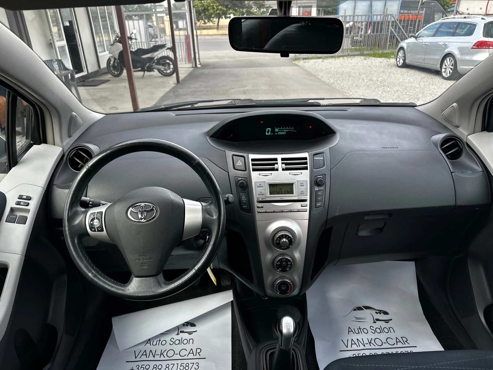 Toyota Yaris 1.3i 87к.с, снимка 8 - Автомобили и джипове - 55215323