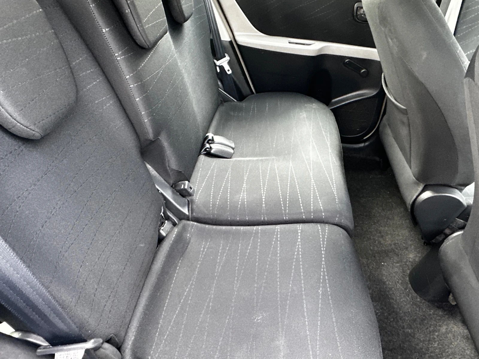 Toyota Yaris 1.3i 87к.с, снимка 10 - Автомобили и джипове - 55215323