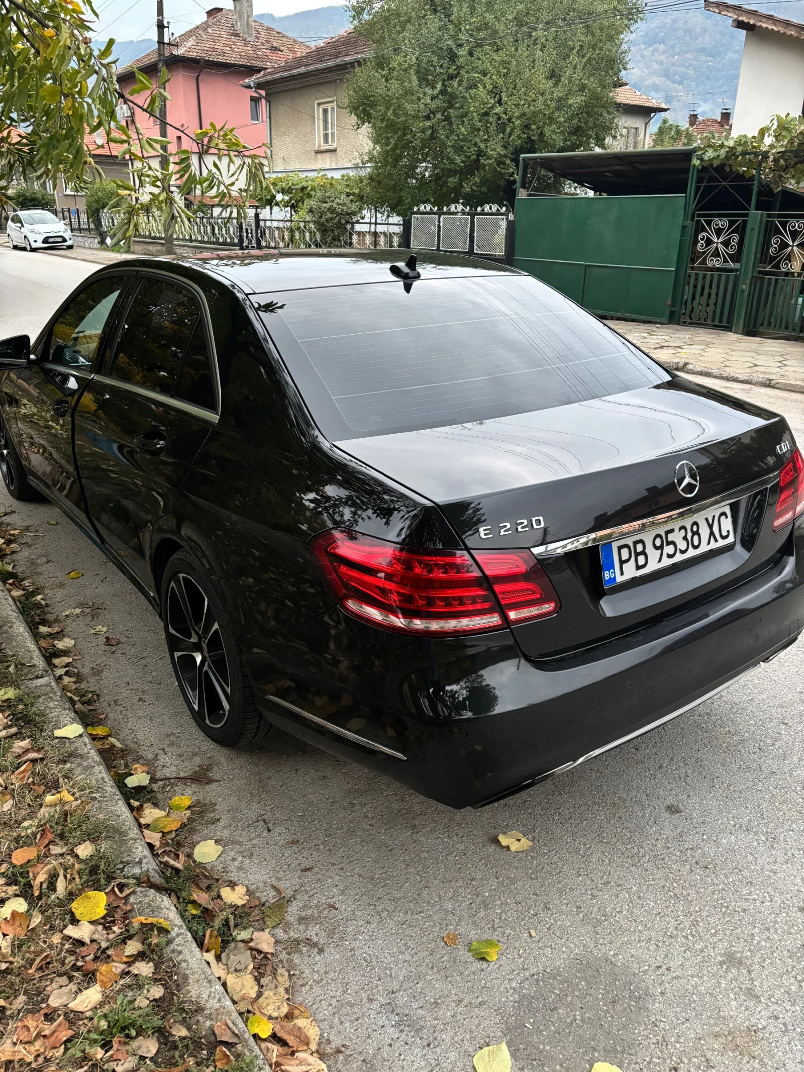 Mercedes-Benz E 200, снимка 3 - Автомобили и джипове - 55593056