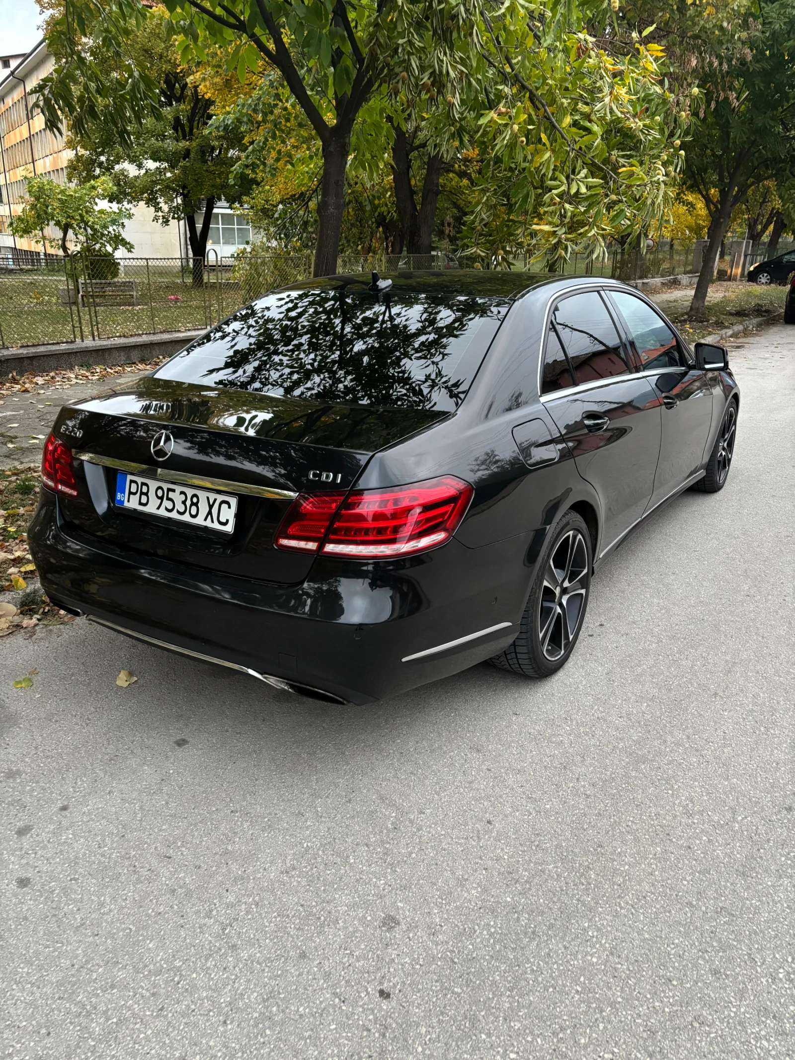 Mercedes-Benz E 200, снимка 2 - Автомобили и джипове - 55593056