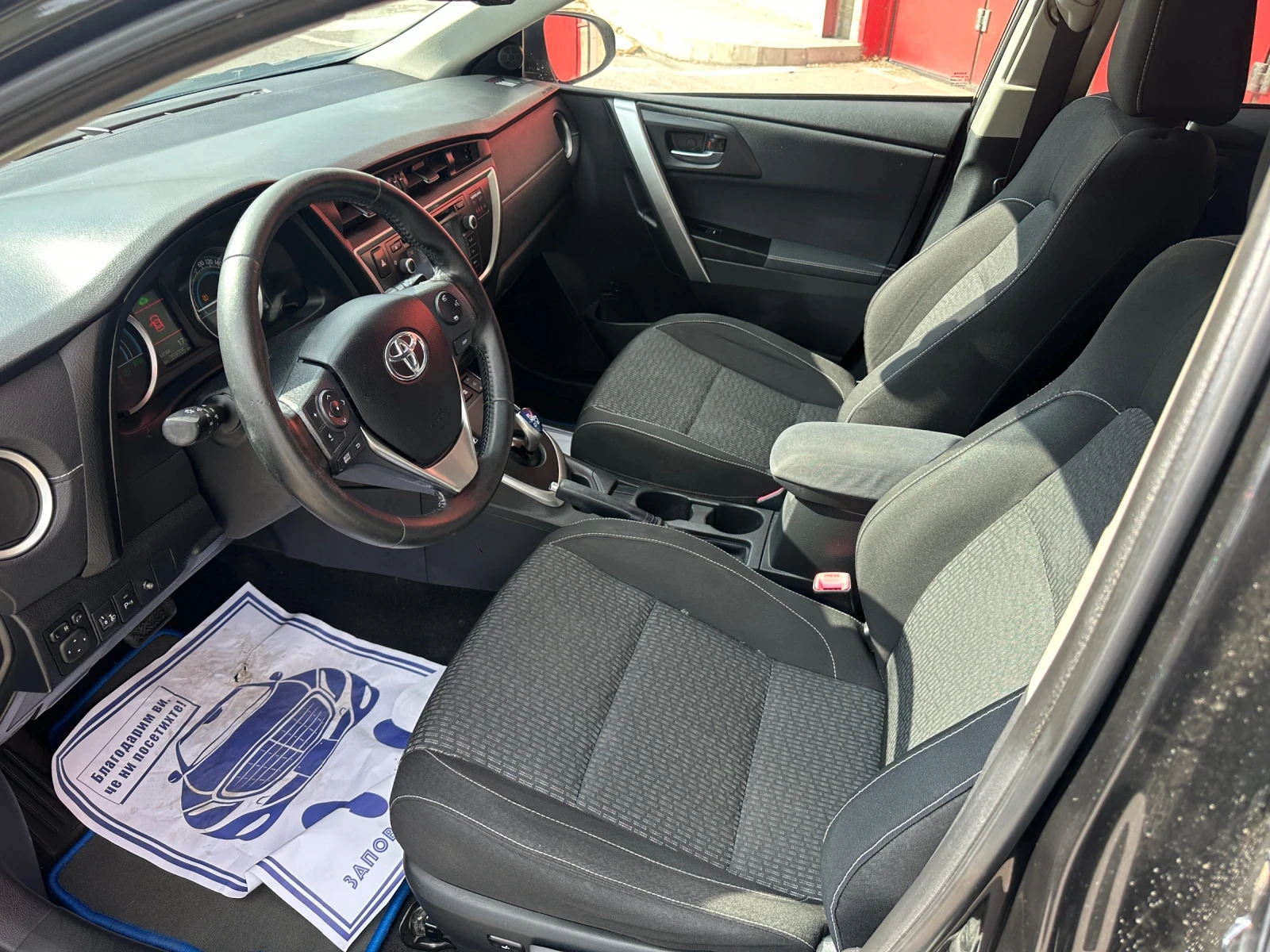Toyota Auris, снимка 11 - Автомобили и джипове - 56270837
