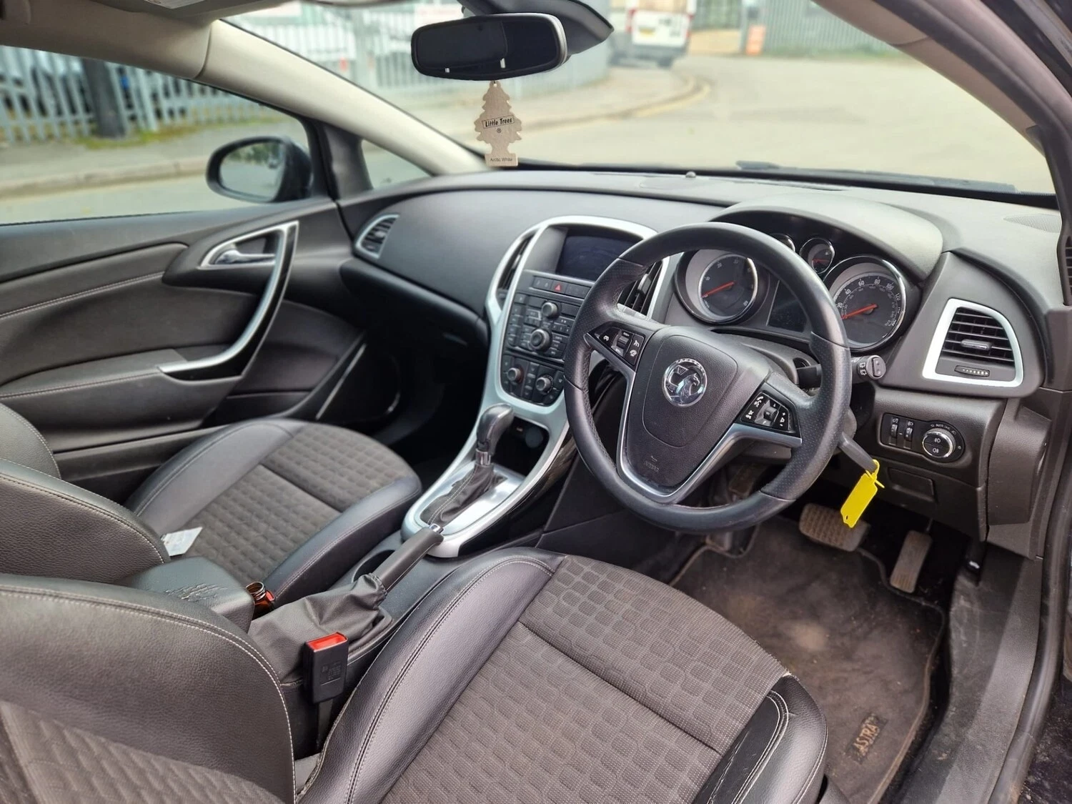 Opel Astra GTC 2, 0 дизел Автомоатик, снимка 7 - Автомобили и джипове - 56745391