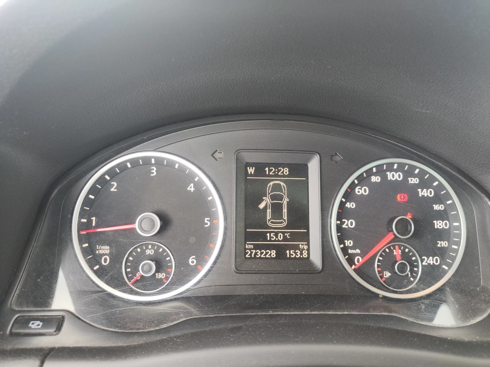 VW Tiguan, снимка 10 - Автомобили и джипове - 54396892