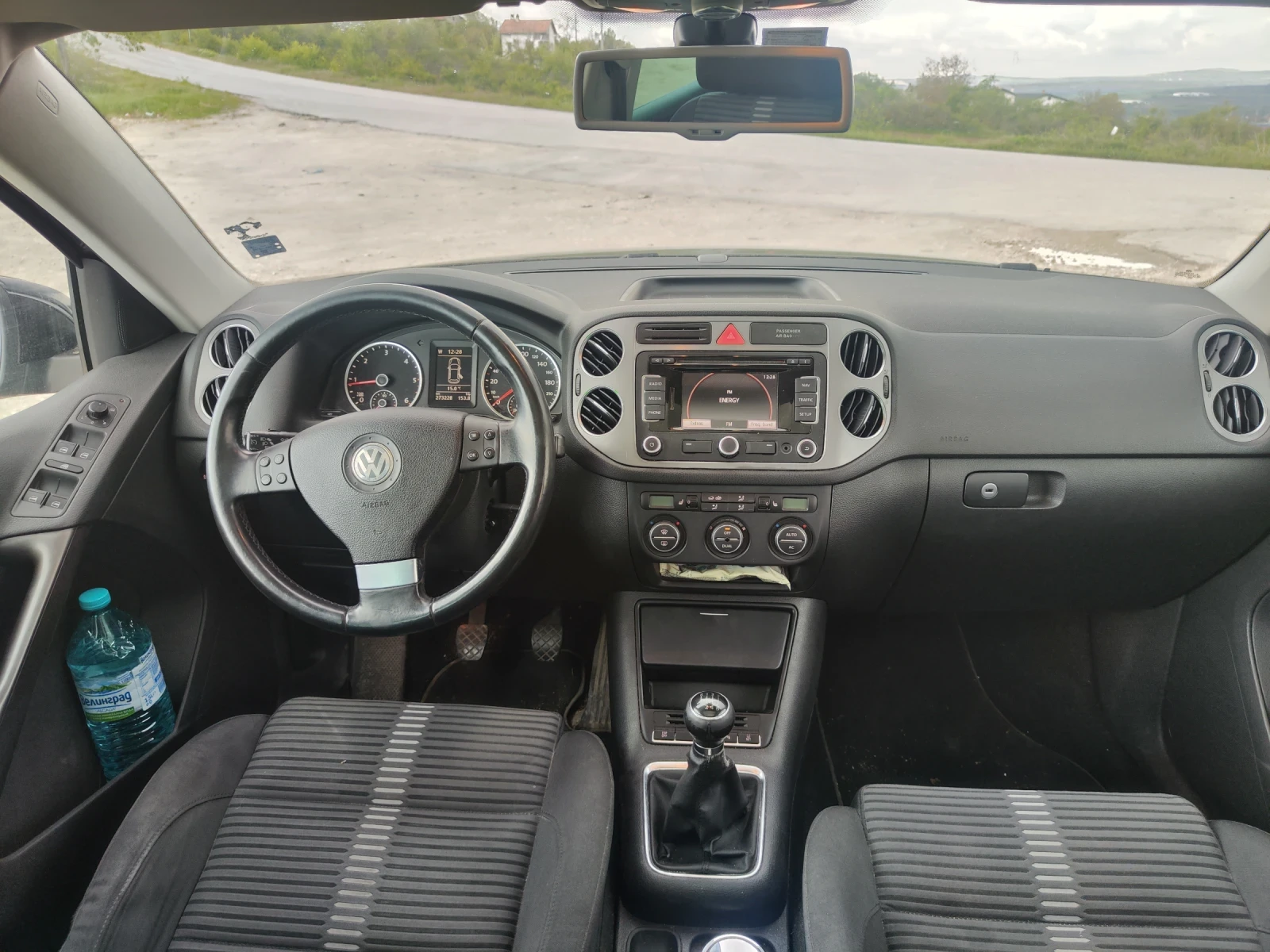 VW Tiguan, снимка 8 - Автомобили и джипове - 54396892
