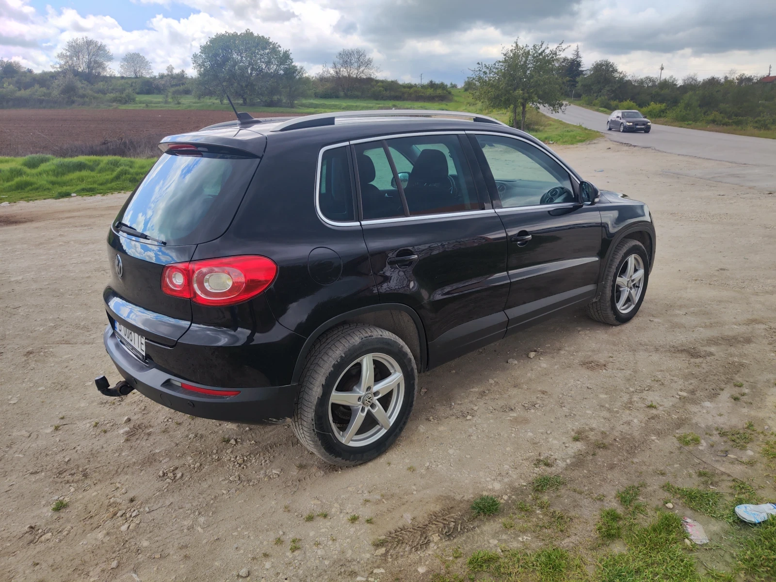 VW Tiguan, снимка 6 - Автомобили и джипове - 54396892