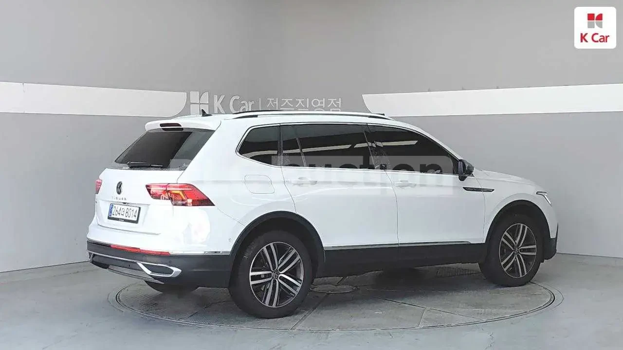 VW Tiguan 2.0| DIGITAL| 360| DISTRONIC| ОБДУХ| ВКЛ.ТЕХНОТЕСТ, снимка 3 - Автомобили и джипове - 54760350
