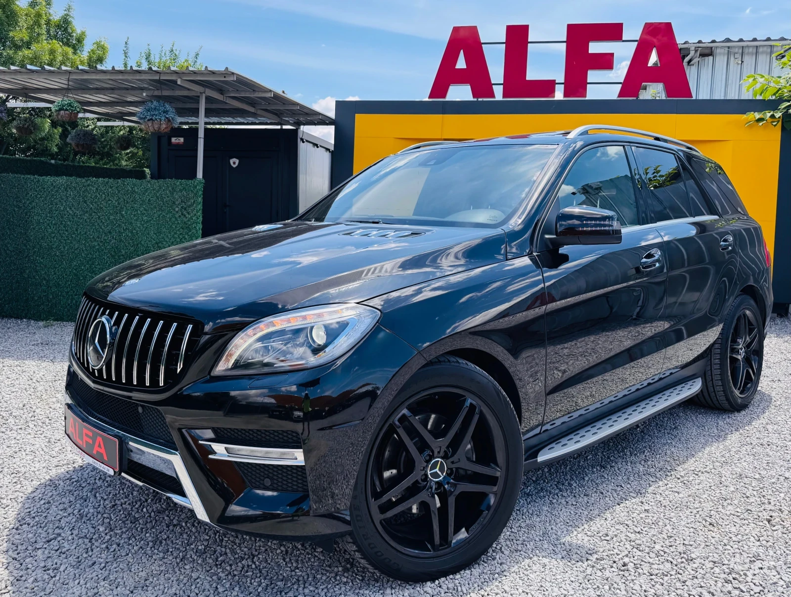Mercedes-Benz ML 350 d/AMG/OFF ROAD/HARMАN/KARDON+ KAMERA+ DISTRONIC/ТО, снимка 2 - Автомобили и джипове - 54972045