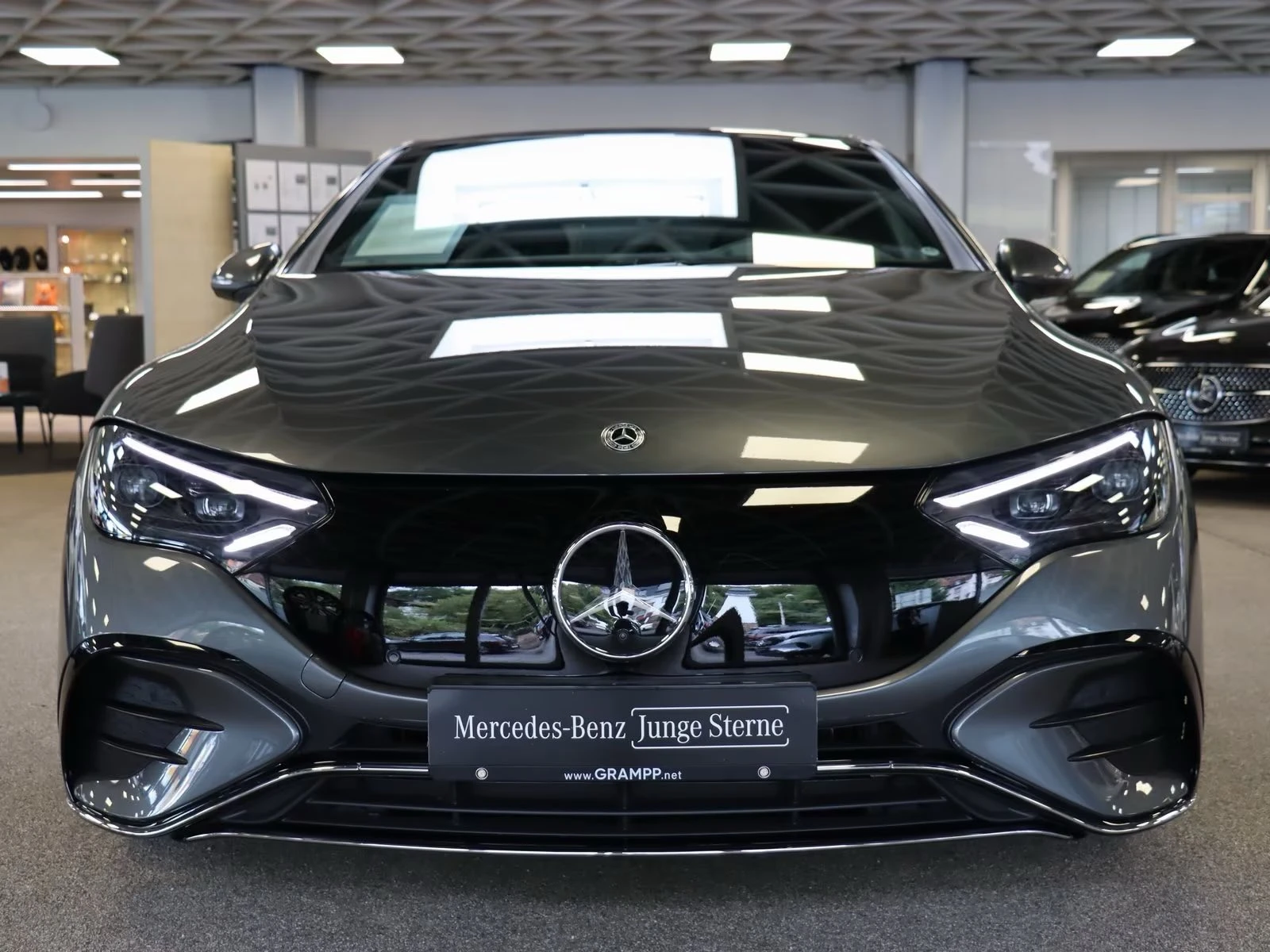Mercedes-Benz EQE 500 4Matic / 5г. Гаранция